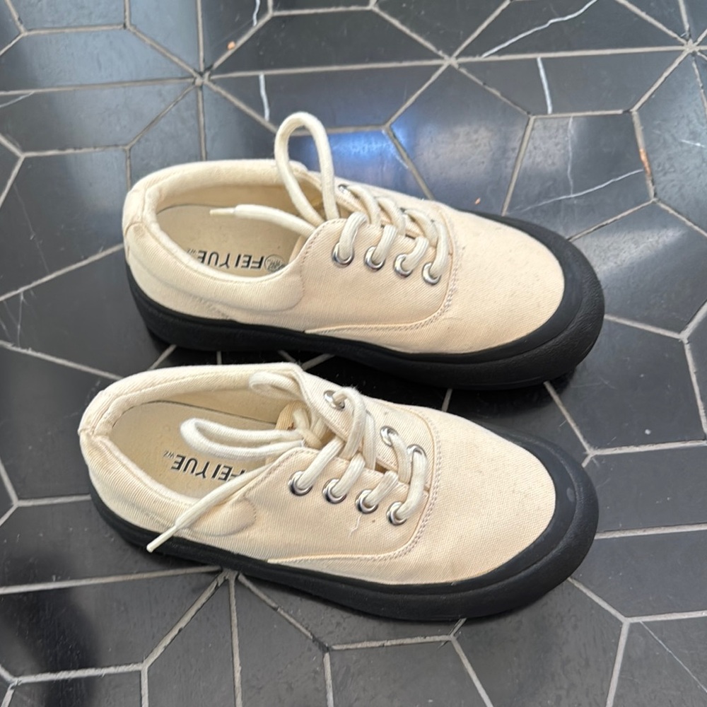 Feiyue Women's Sneakers in Cream and Black